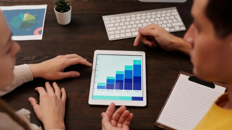 Adrien Beaujeu : consultant SEO innovant en GEO
