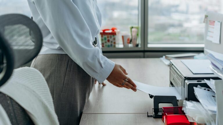 Mon ordinateur ne reconnaît pas mon imprimante : causes et solutions