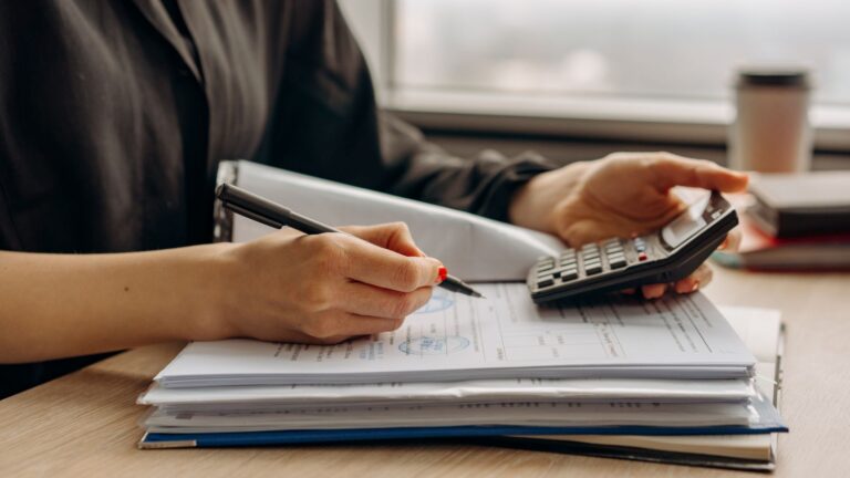 Invalidité catégorie 1 : définition, calcul de la pension et travail
