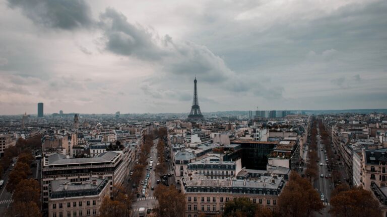 Surveillance à distance de sites à Paris : drones ou caméras ?